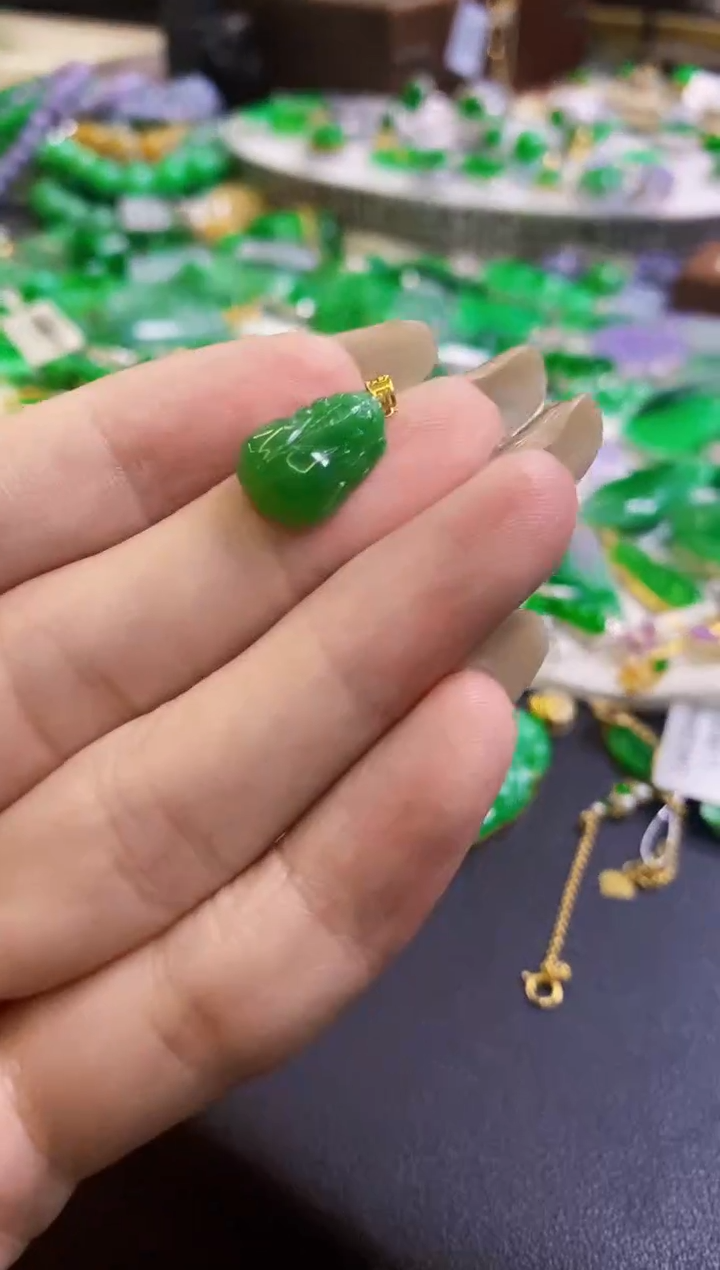 【闪购商品】定制翡翠18K金镶嵌吊坠