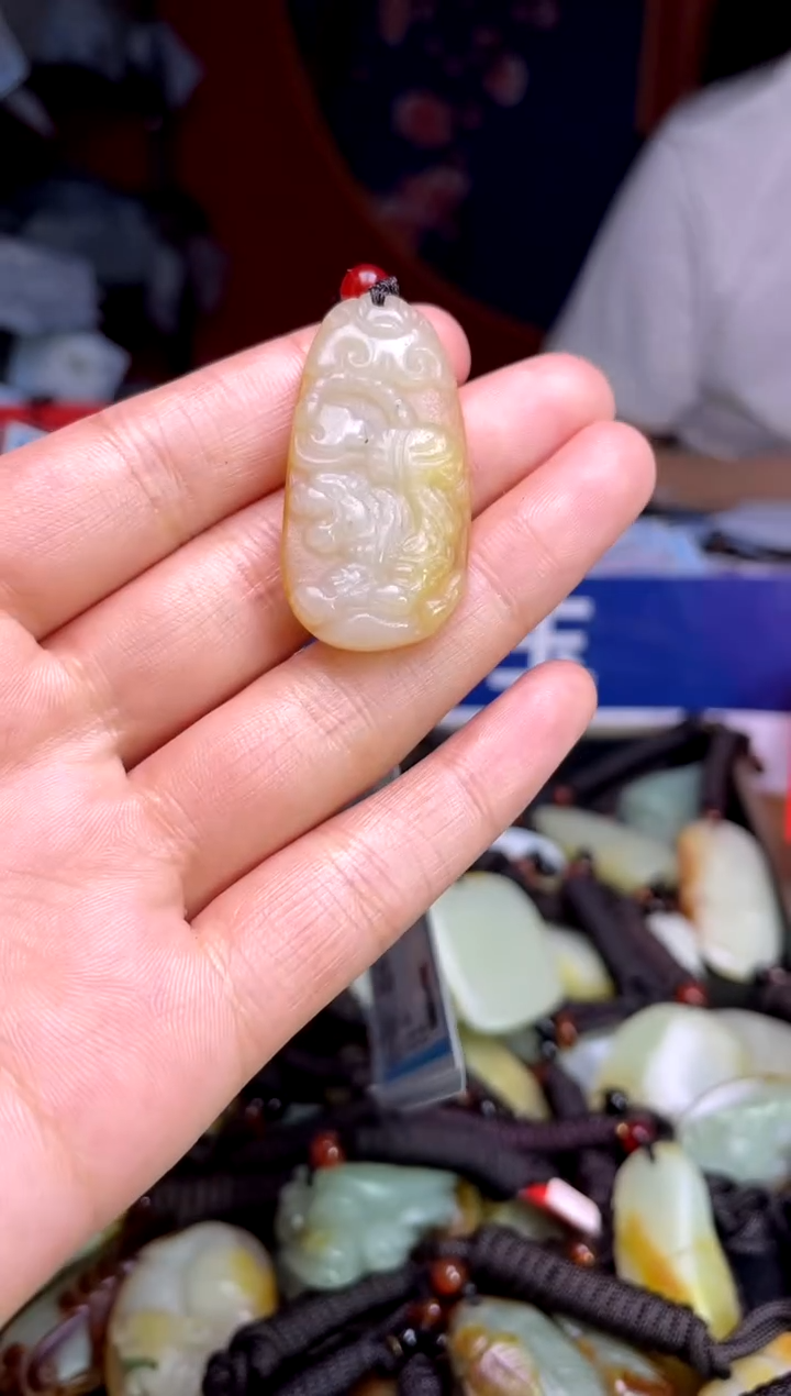 和田玉未镶嵌颈饰1