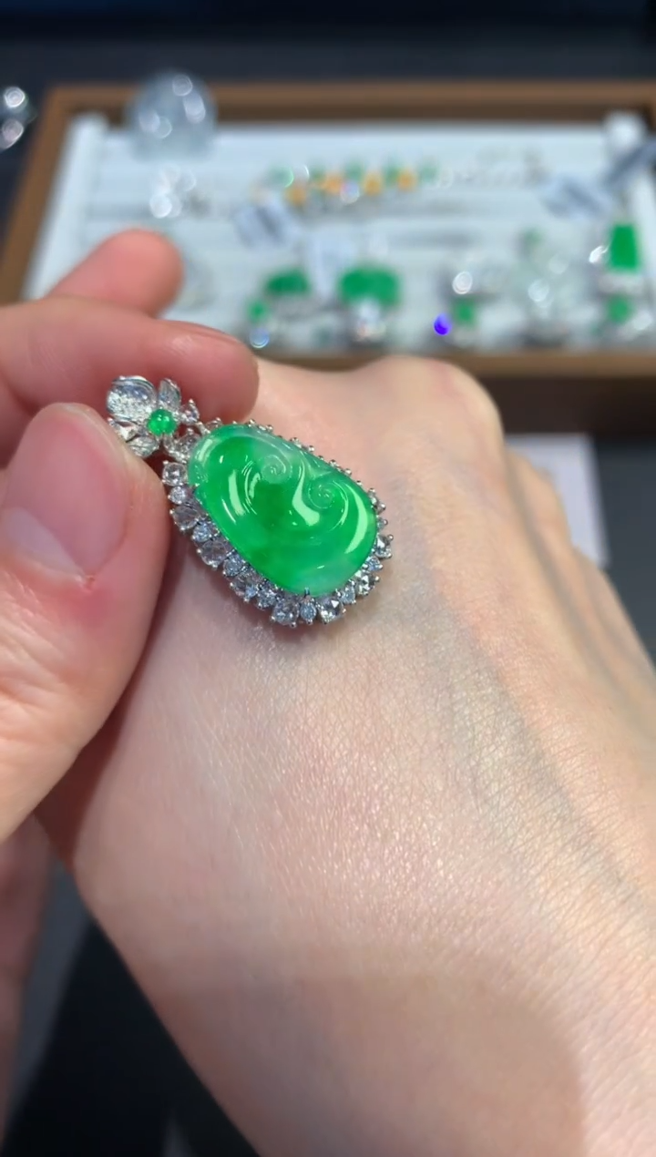 【闪购商品】翡翠吊坠(不含链)18K金镶嵌A36-16800