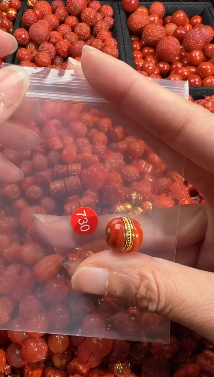 南红玛瑙未镶嵌颈饰1