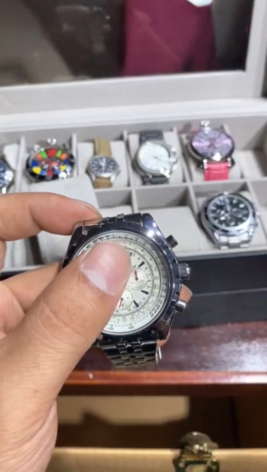 8新中古商品，瑕疵品，不保好坏。972