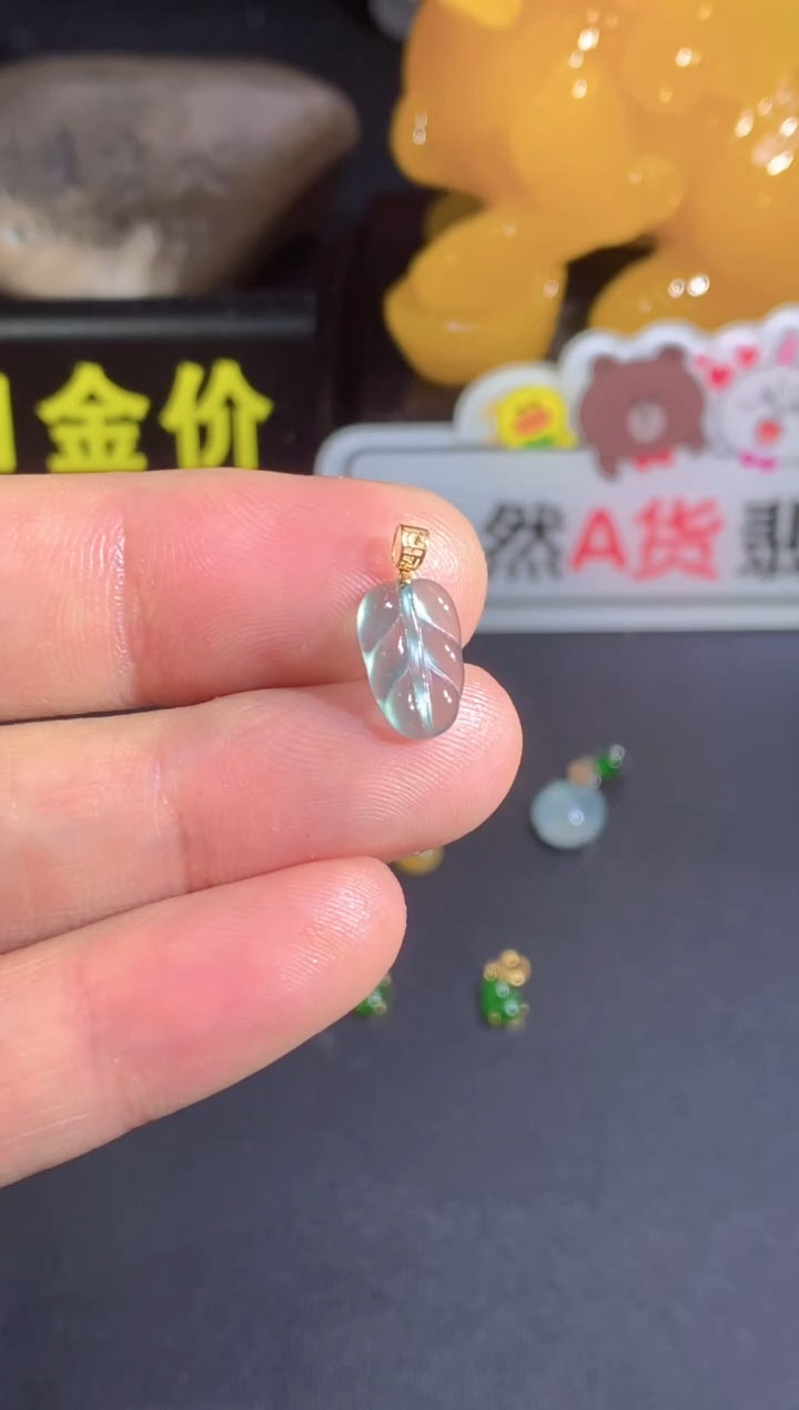 翡翠18K金镶嵌颈饰   