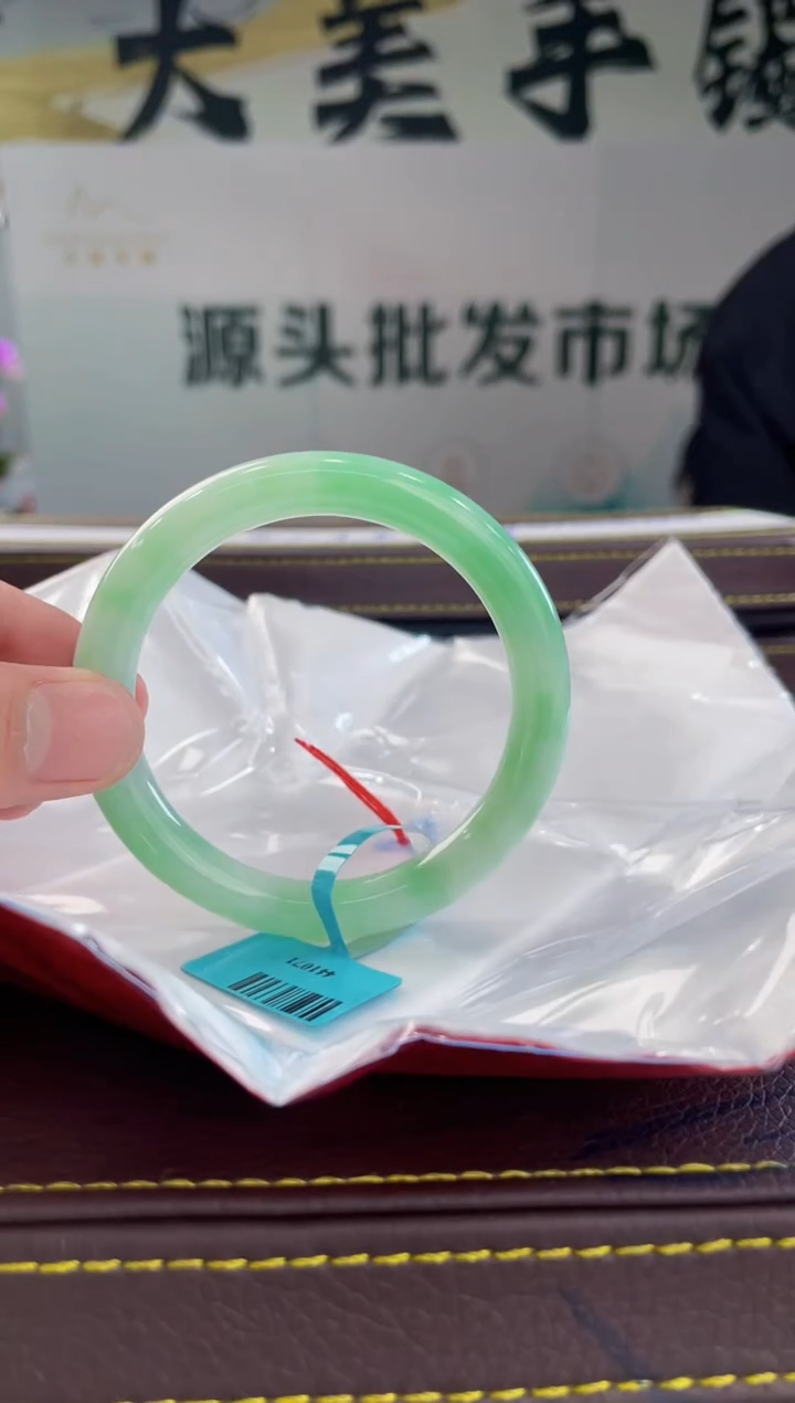 【闪购商品】翡翠手镯未镶嵌手镯