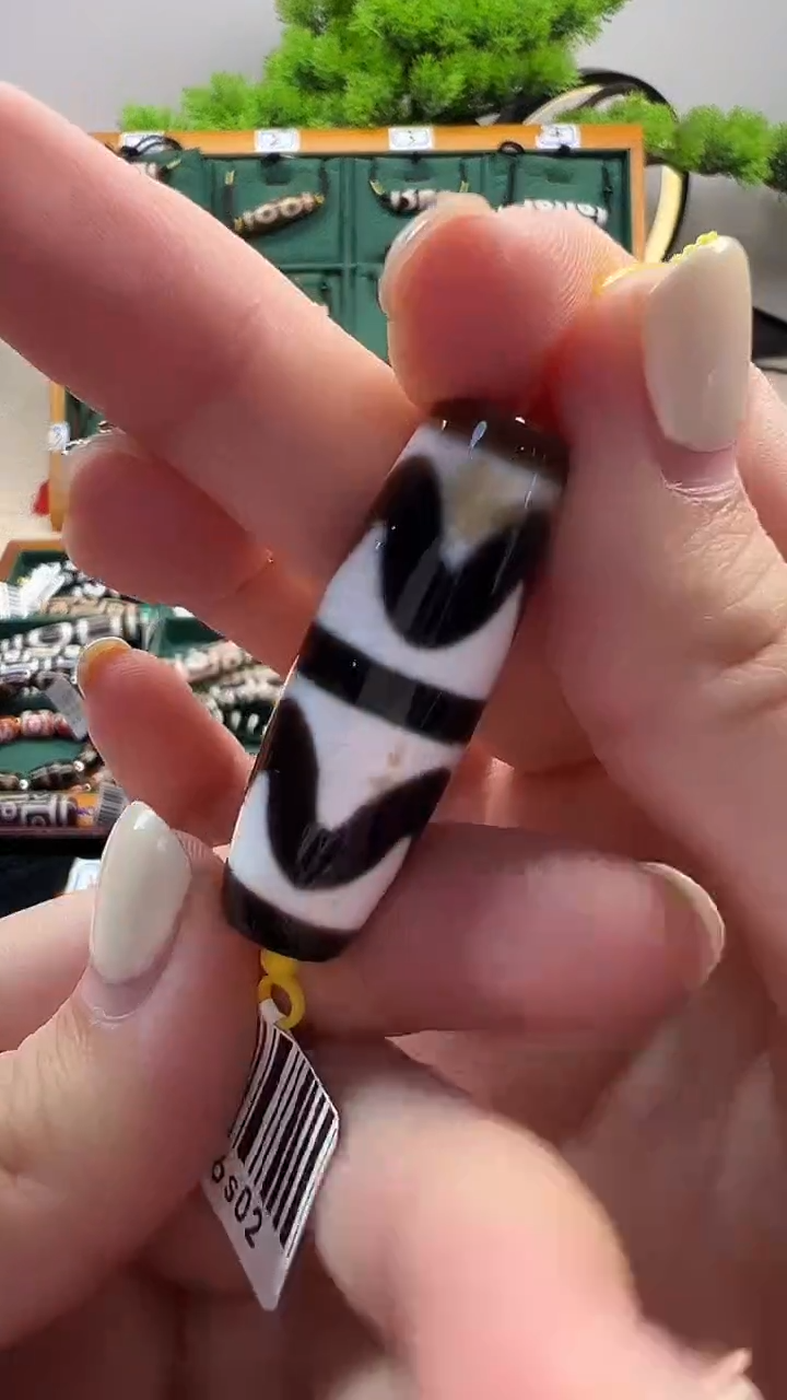 玛瑙/玉髓（覆膜）颈饰未镶嵌3.（微瑕）