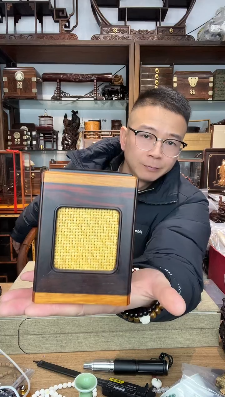 乌木类书架071大红酸枝镶嵌款藤编茶叶罐 