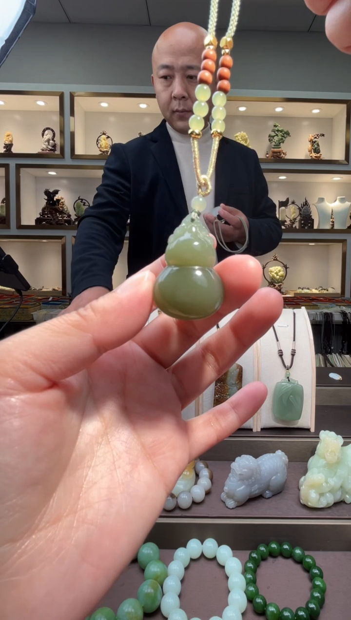 颈饰未镶嵌和田玉苏