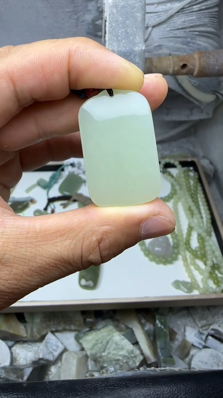 颈饰未镶嵌和田玉吊坠