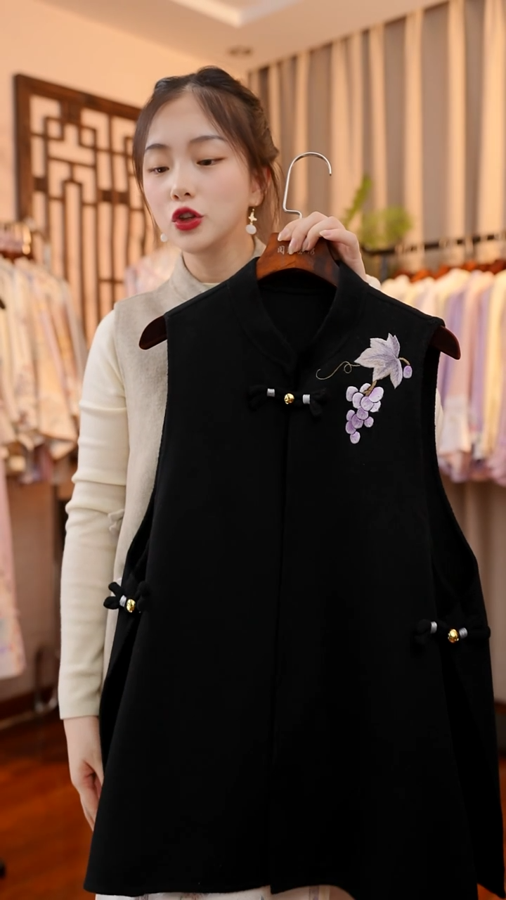 刺绣真丝非遗服饰一物一件