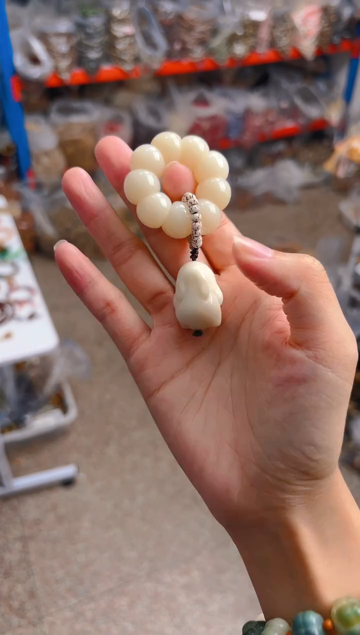 吊坠菩提根/象牙果荔枝栋手捻  白色兔