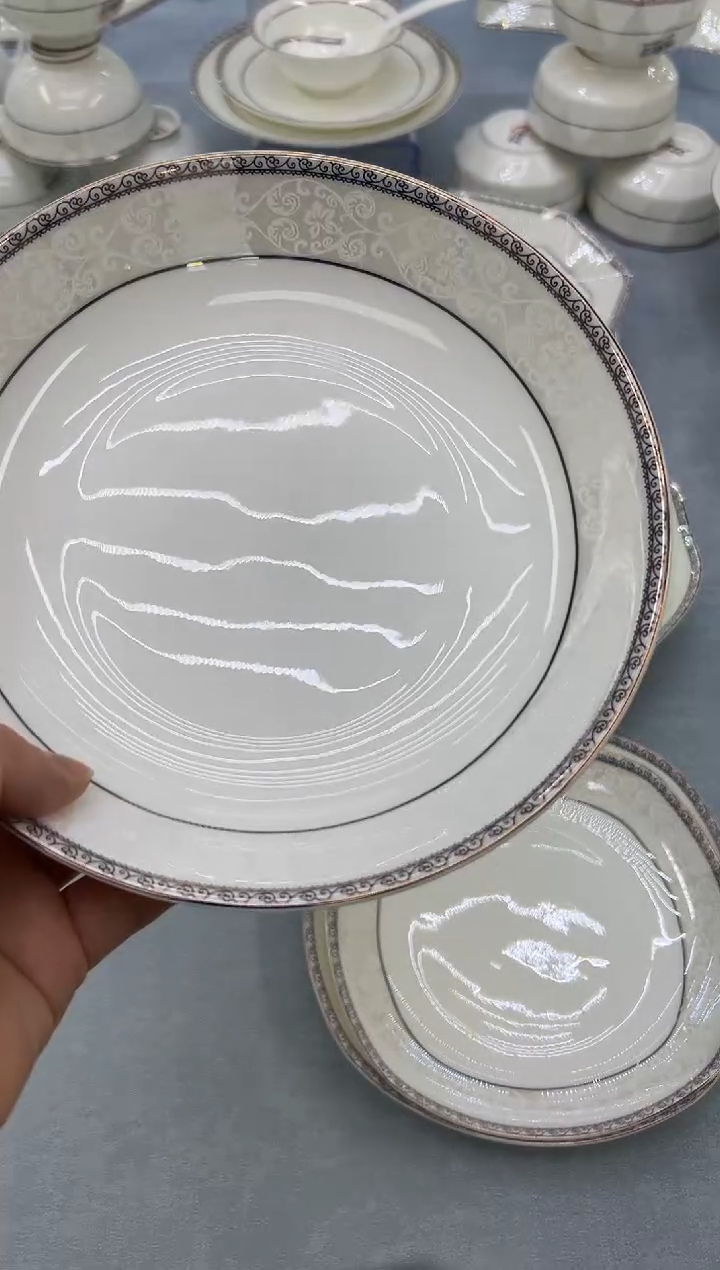 骨瓷玲珑8饭2个   