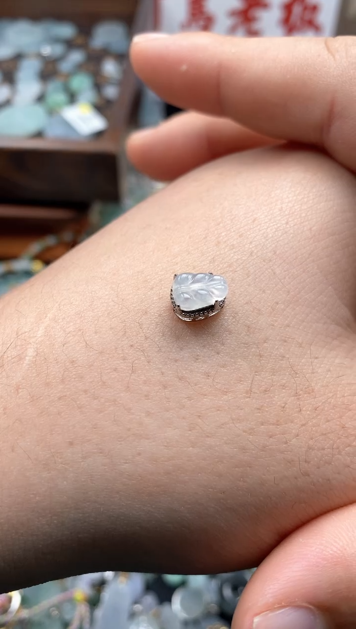 【闪购商品】翡翠颈饰未镶嵌哥哥