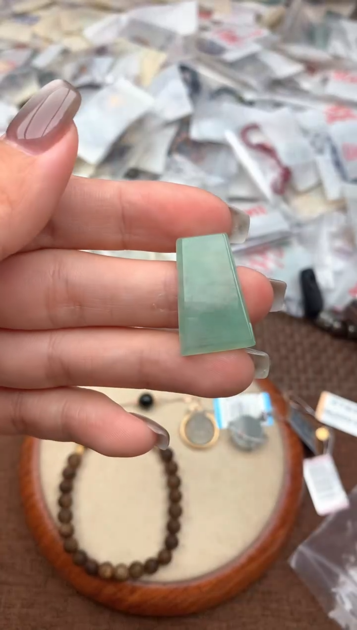 未镶嵌挂件翡翠—