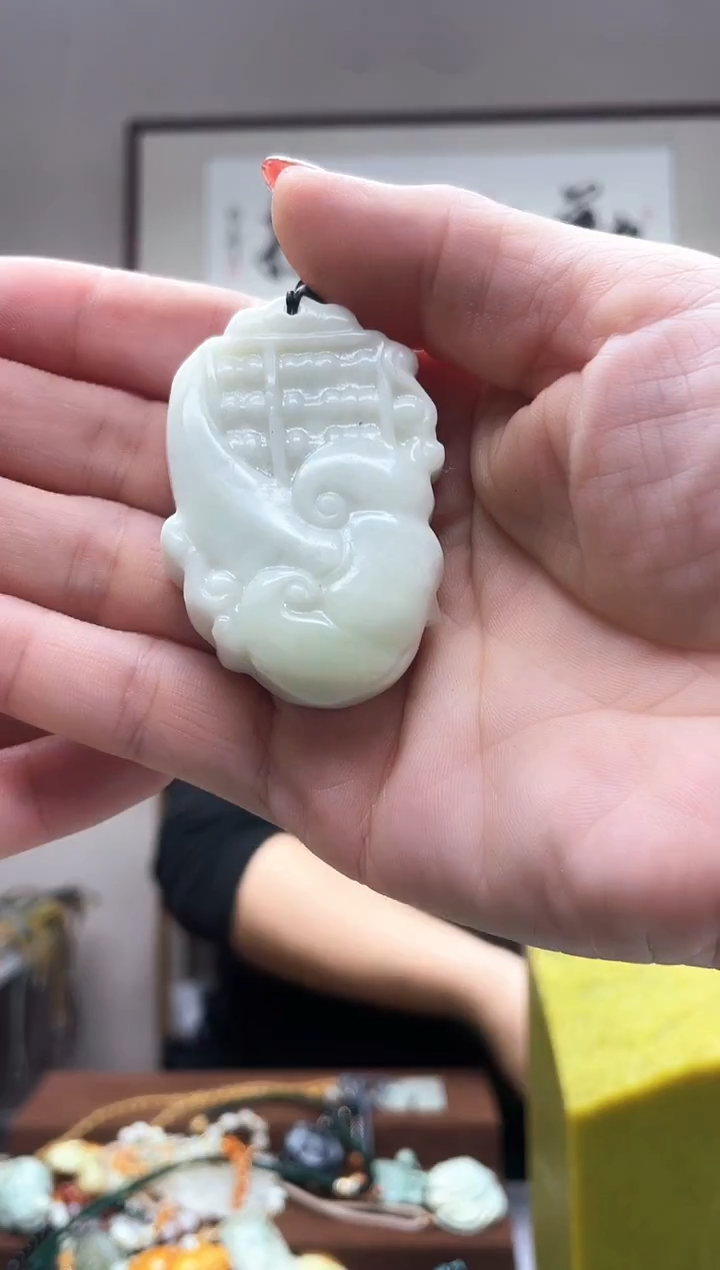 未镶嵌岫玉吊坠`