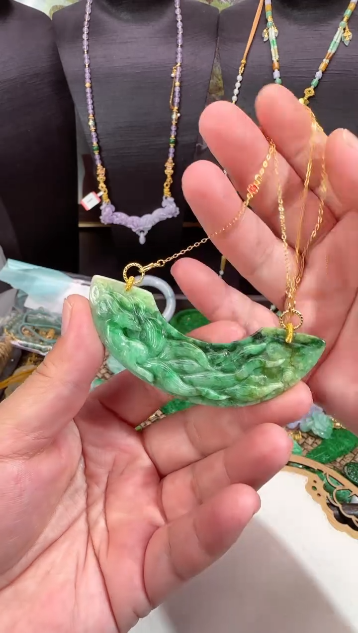【闪购商品】翡翠颈饰未镶嵌牌子