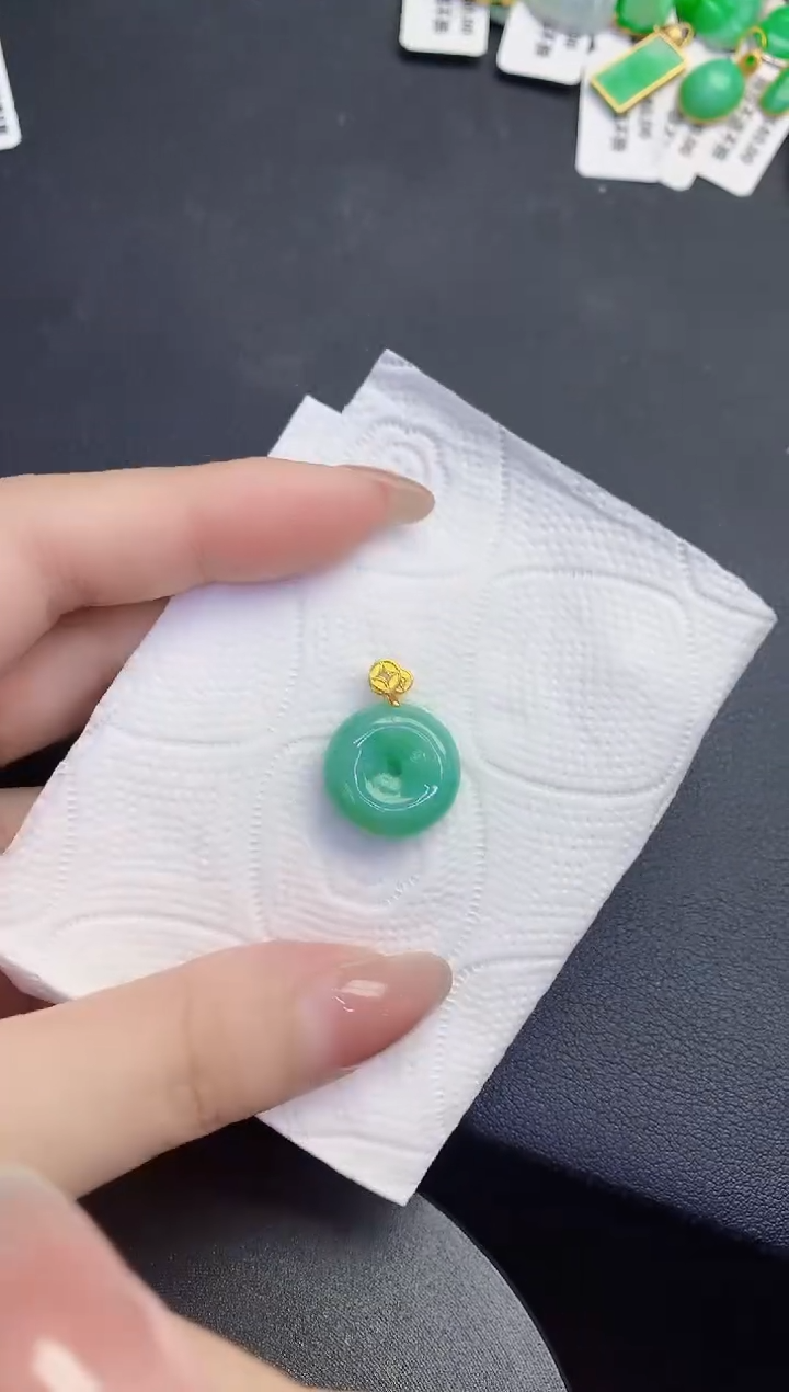 颈饰未镶嵌翡翠缅甸天然翡翠A货