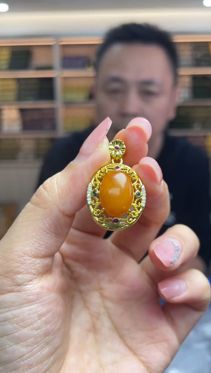 【闪购商品】蜜蜡裸石未镶嵌多样性发一件