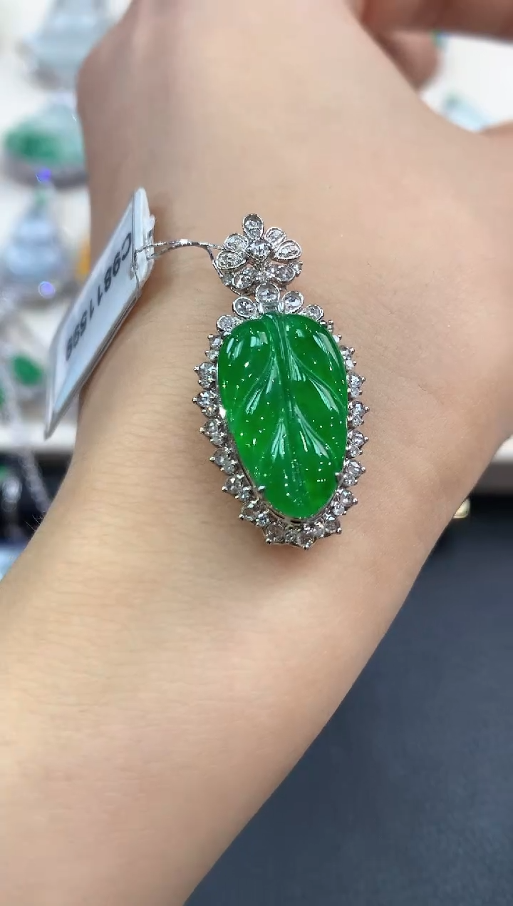 【闪购商品】翡翠吊坠(不含链)18K金镶嵌D87   