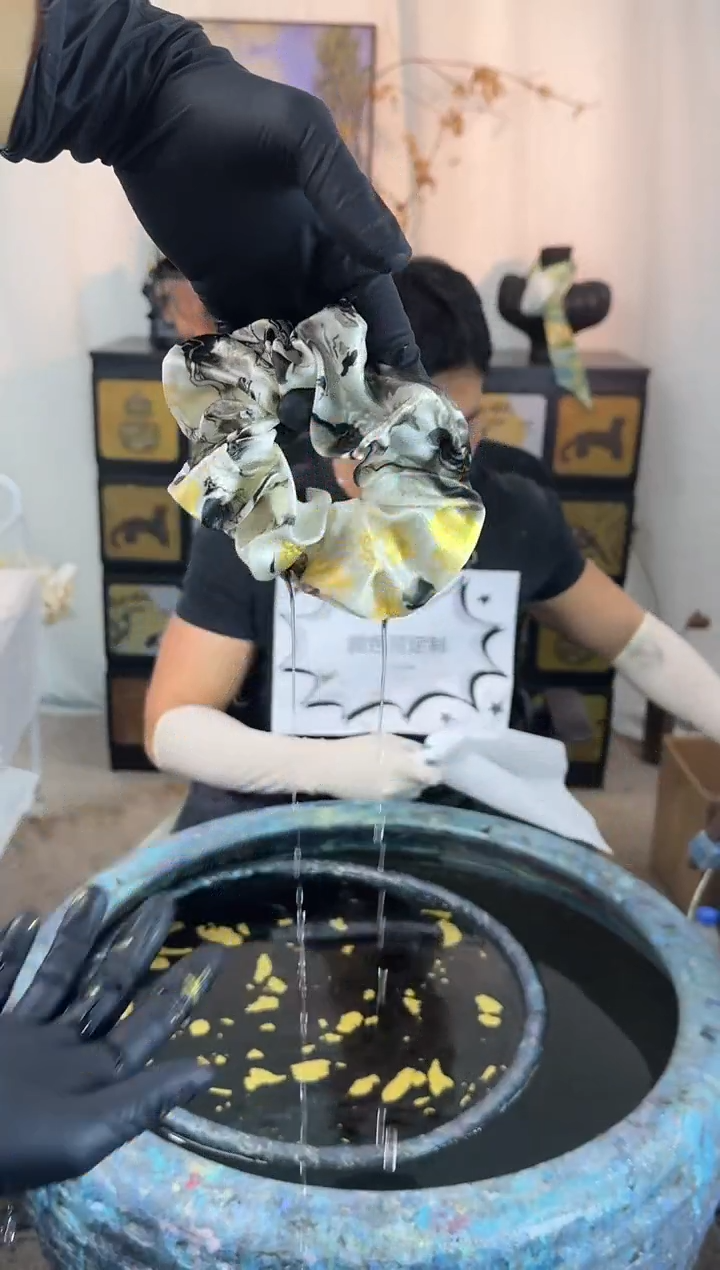 090黑金小山茶花发圈