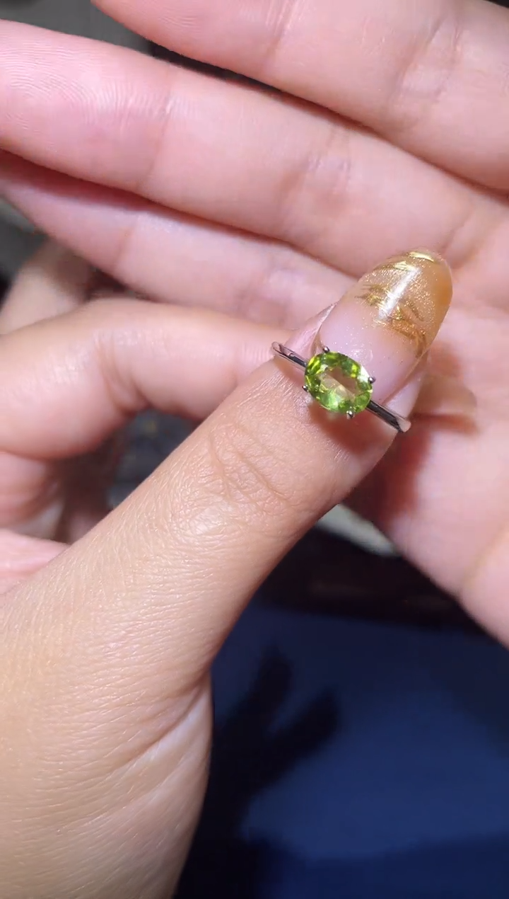 【闪购商品】橄榄石戒指银S925镶嵌11111