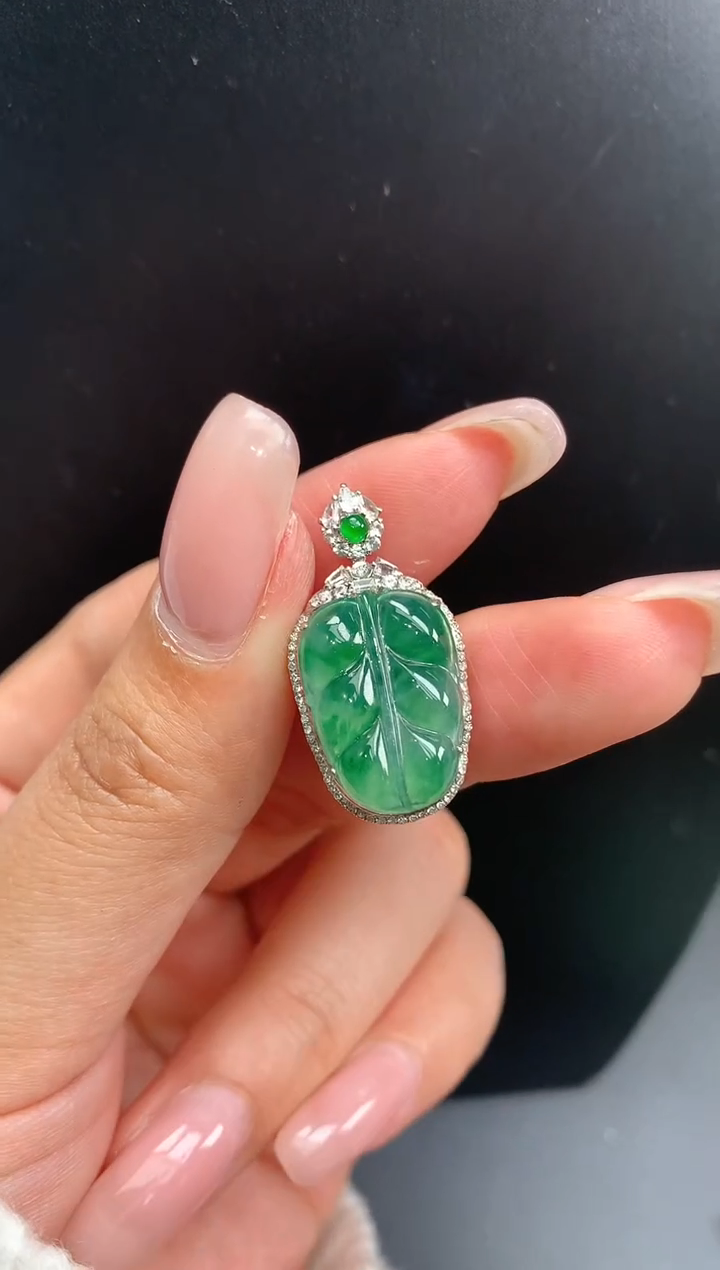 【闪购商品】翡翠颈饰18K金镶嵌叶子1359