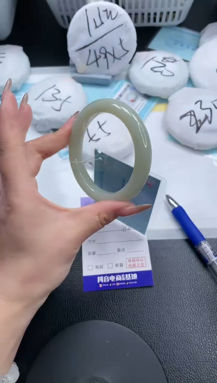 【闪购商品】石英质玉手镯未镶嵌18S216-58