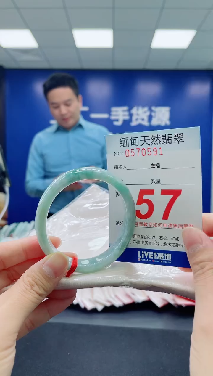 未镶嵌手镯翡翠天然翡翠手镯