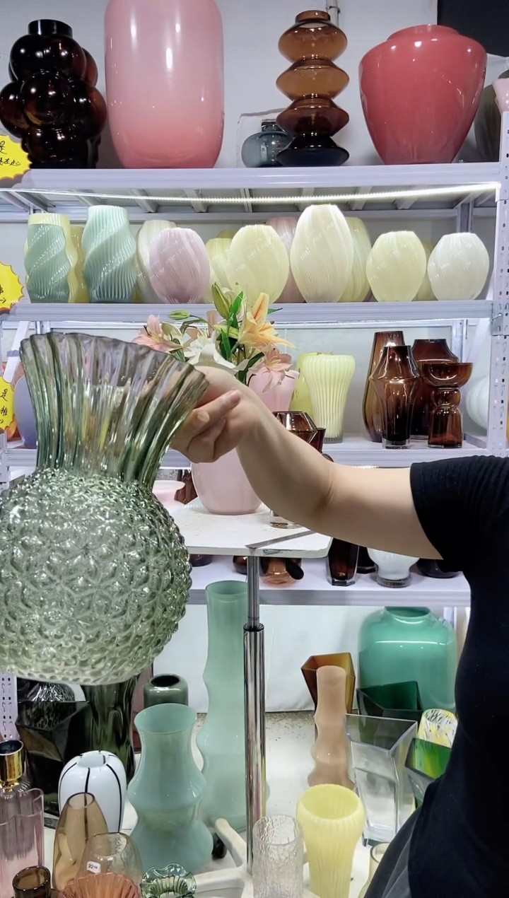 中号菠萝花瓶............