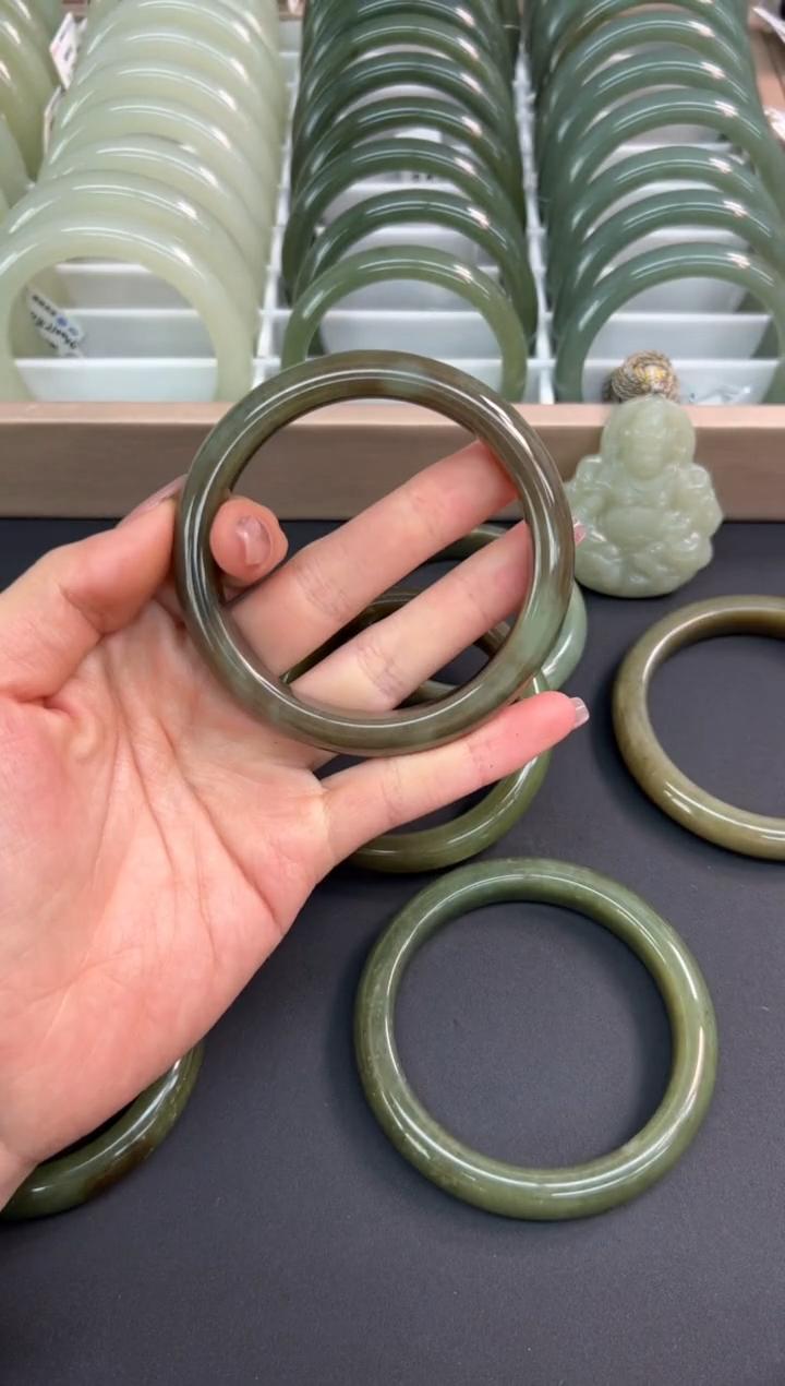 【闪购商品】和田玉手镯未镶嵌16