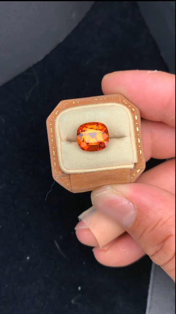 【闪购商品】石榴石（芬达石）裸石未镶嵌6.3克拉