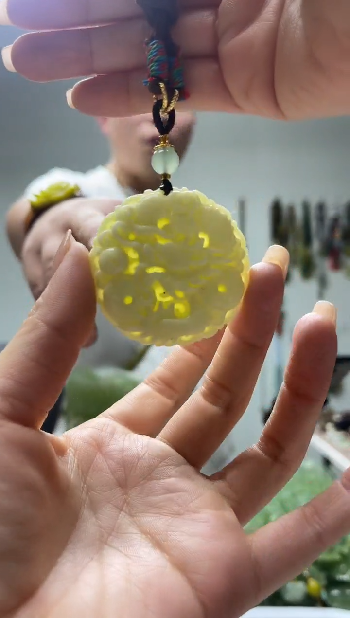 未镶嵌岫玉颈饰`