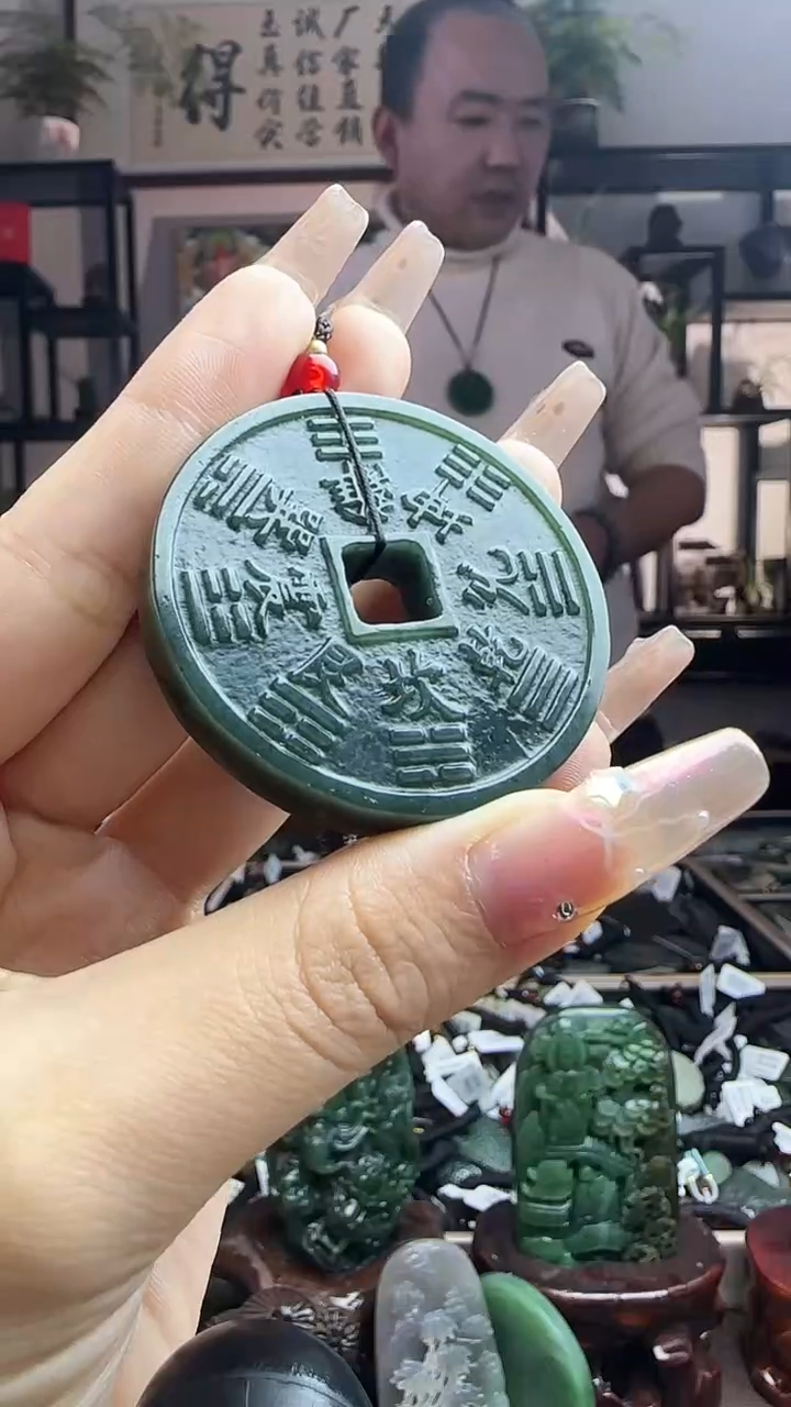 颈饰未镶嵌和田玉山鬼多样性发其一