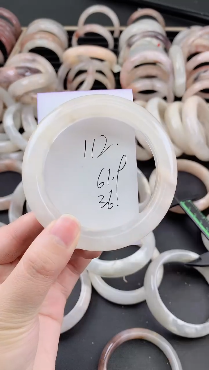 未镶嵌手镯石英质玉112