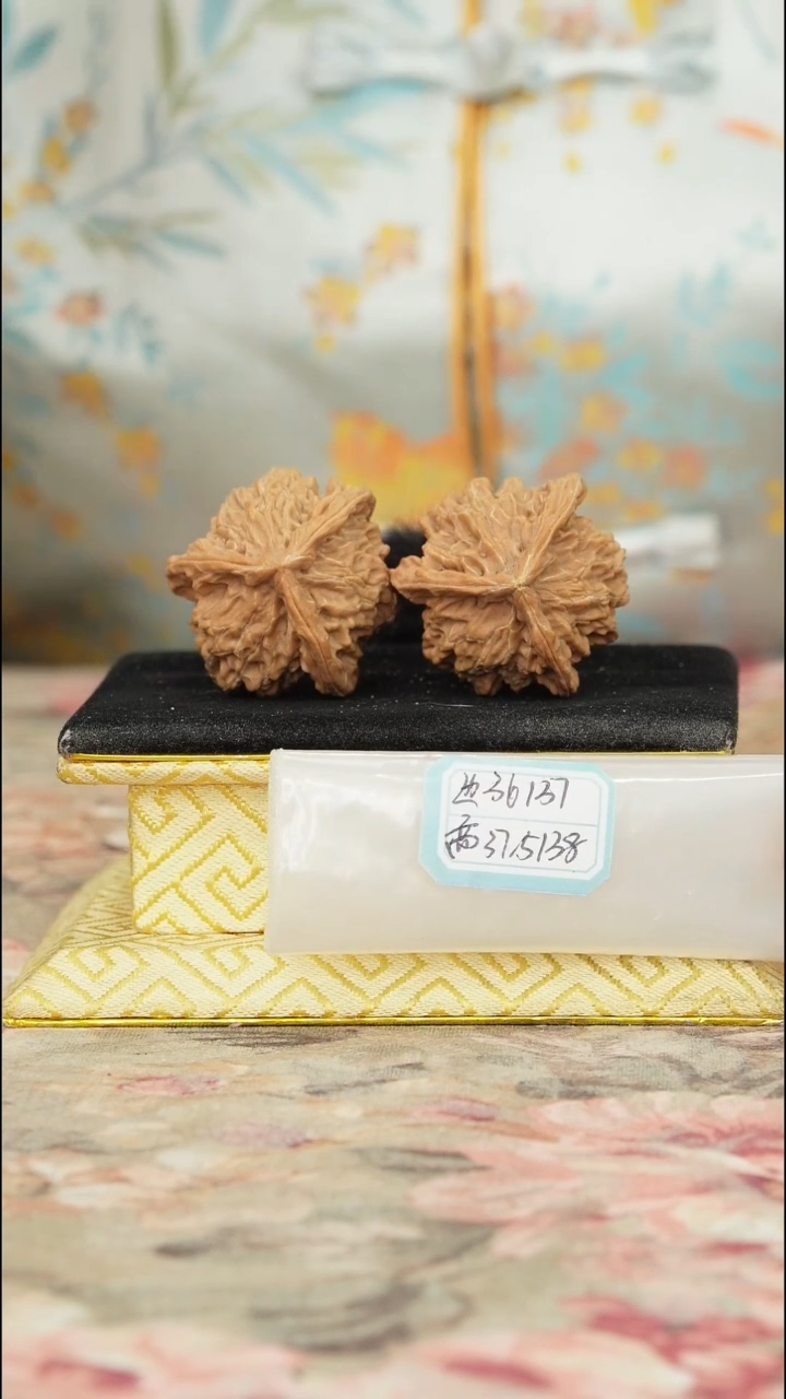 【闪购商品】文玩核桃把件盘山三棱