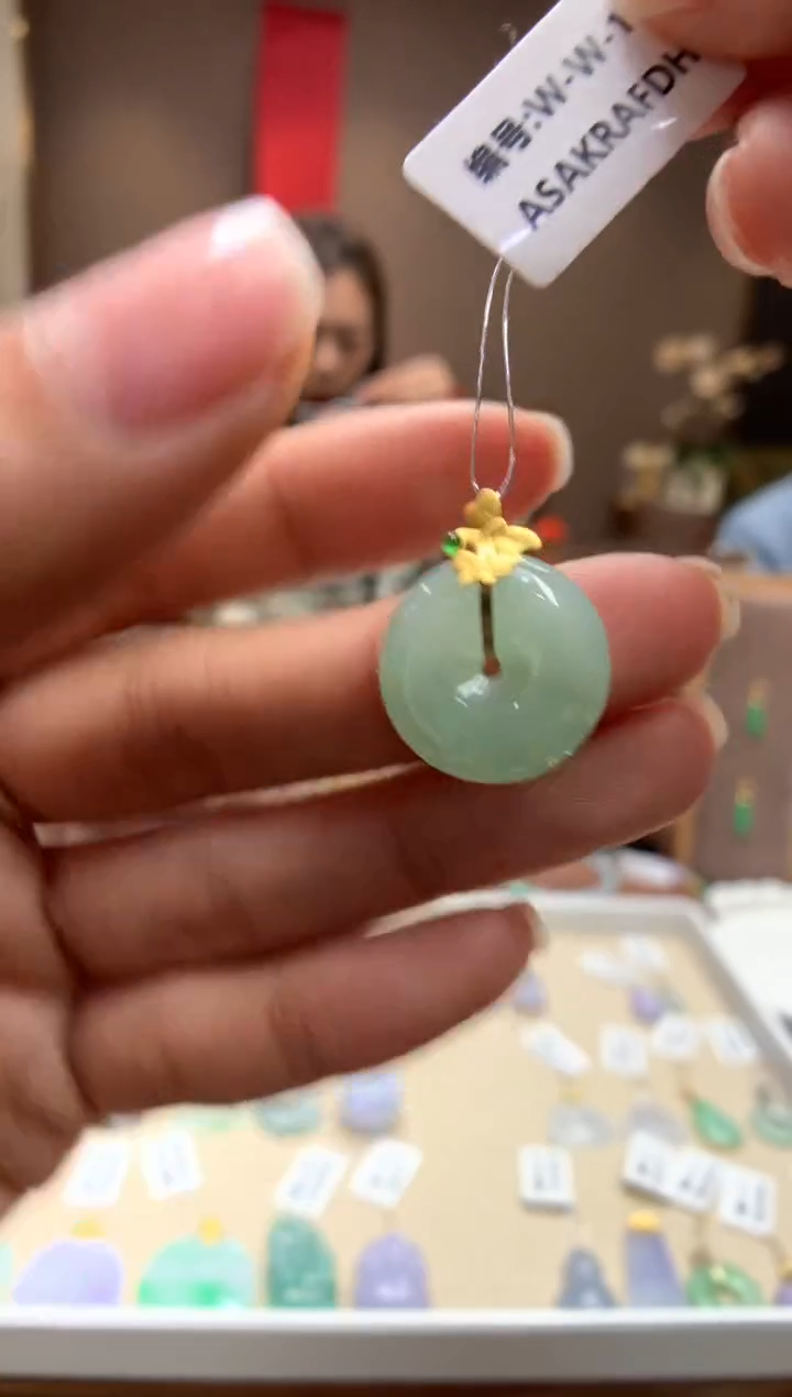 【闪购商品】翡翠颈饰18K金镶嵌平安扣