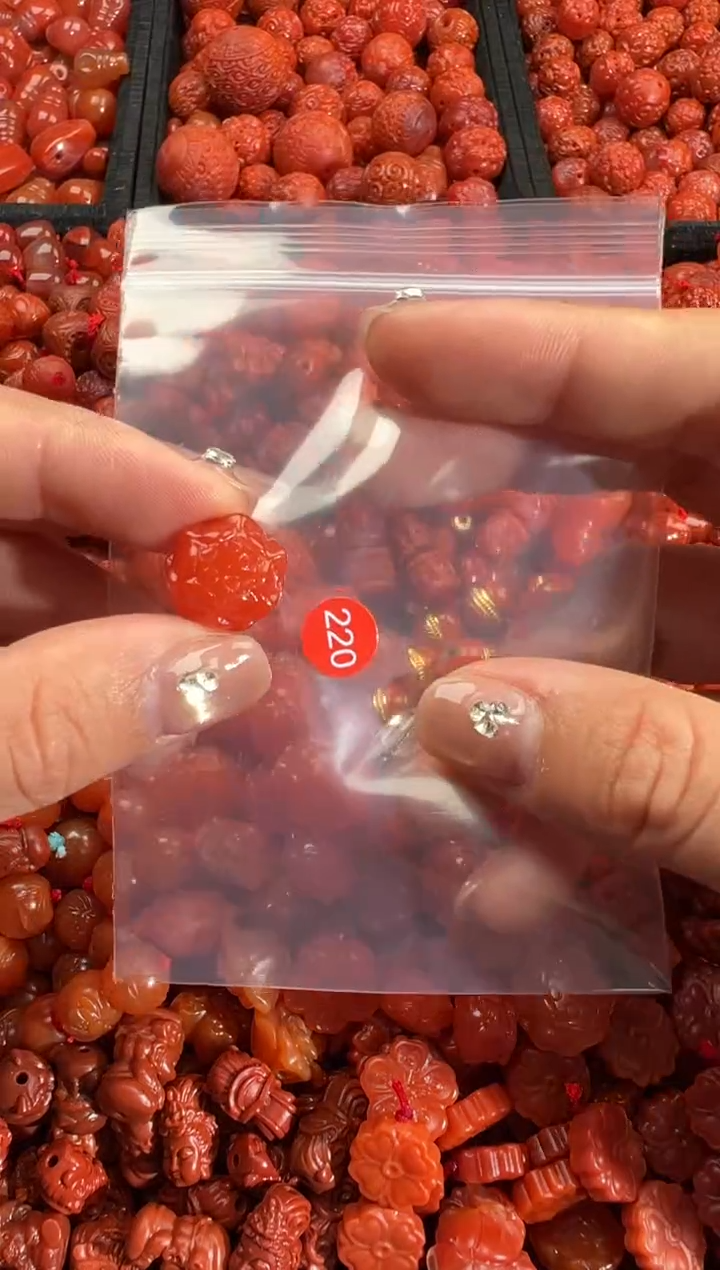 【闪购商品】南红玛瑙未镶嵌颈饰1