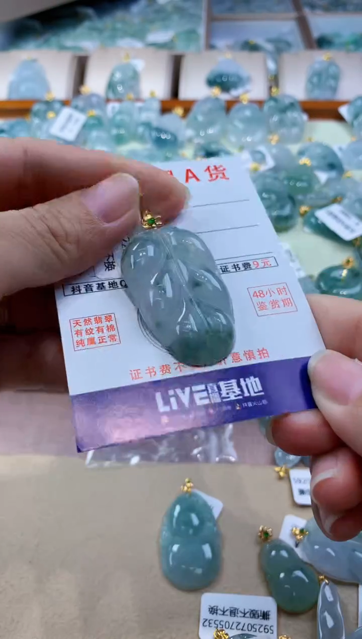 翡翠18K金镶嵌颈饰天然缅甸a货翡翠