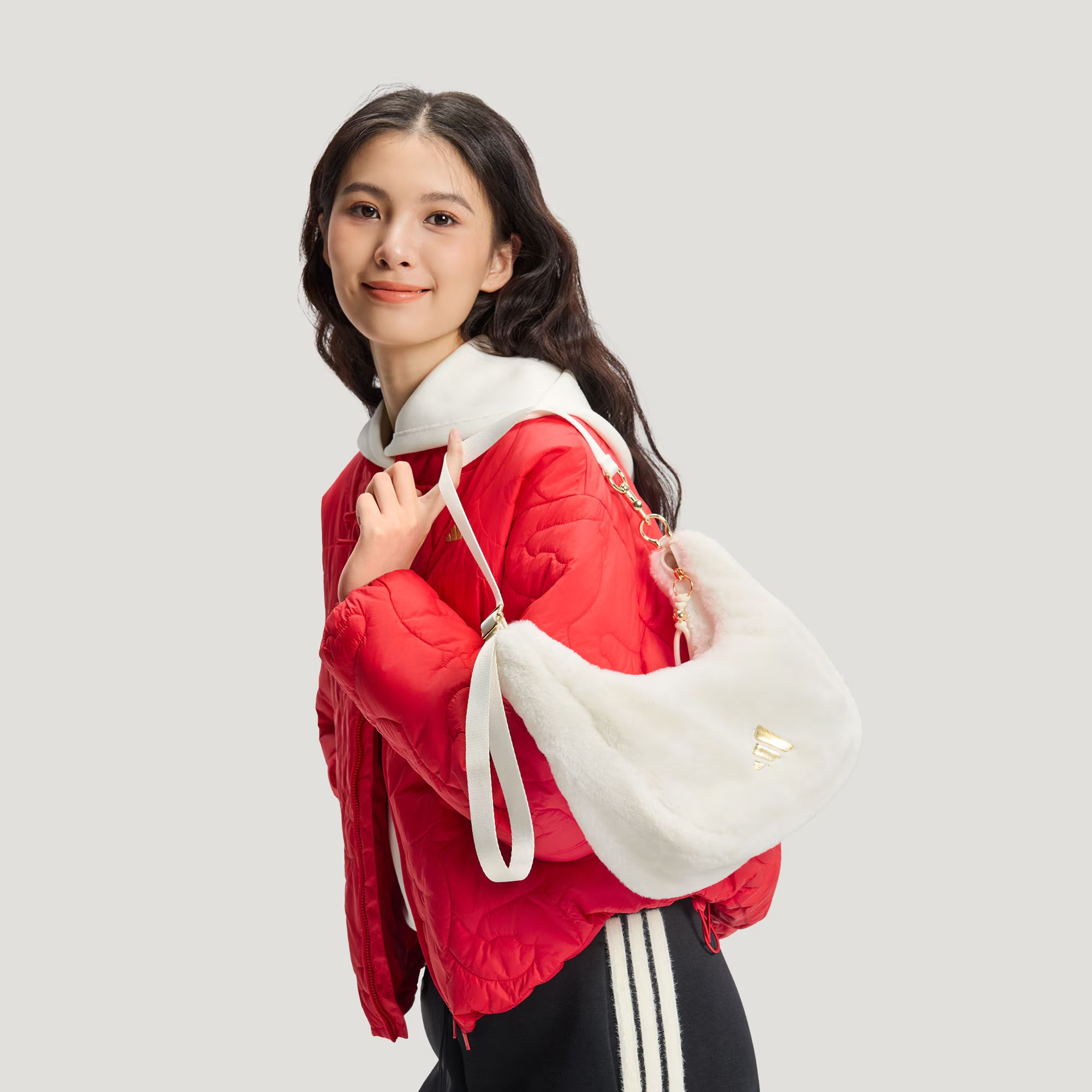 【新年款】阿迪达斯马年限定女包斜挎包女运动毛绒手拎包休闲单肩包