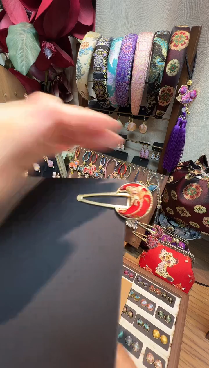 草**熊【孤品车12.17】三马红金色月亮鸭嘴夹