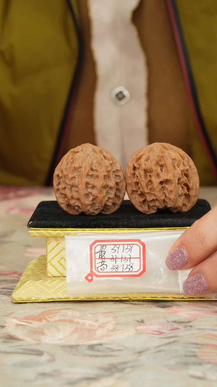 【闪购商品】文玩核桃把件苹果园