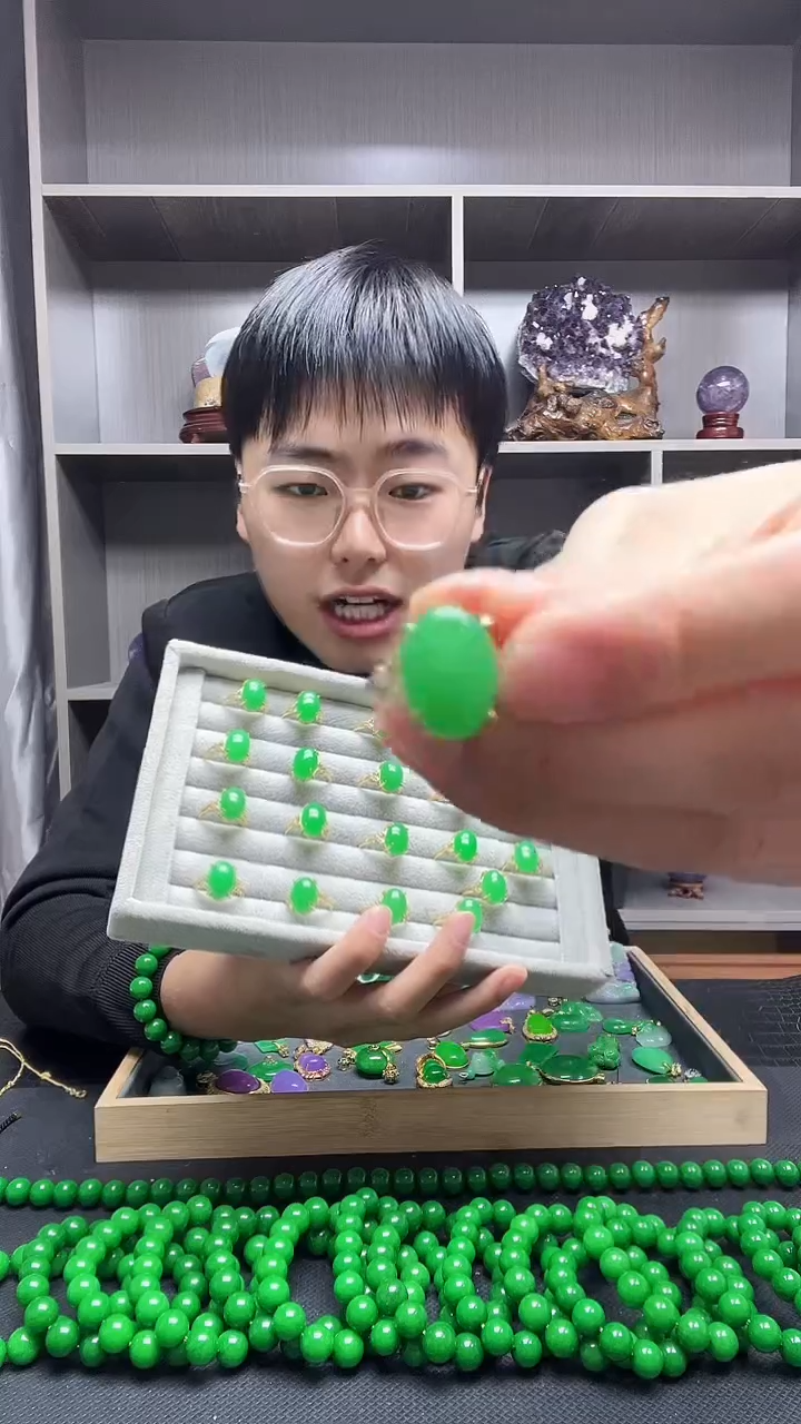 14K金镶嵌戒指翡翠戒指