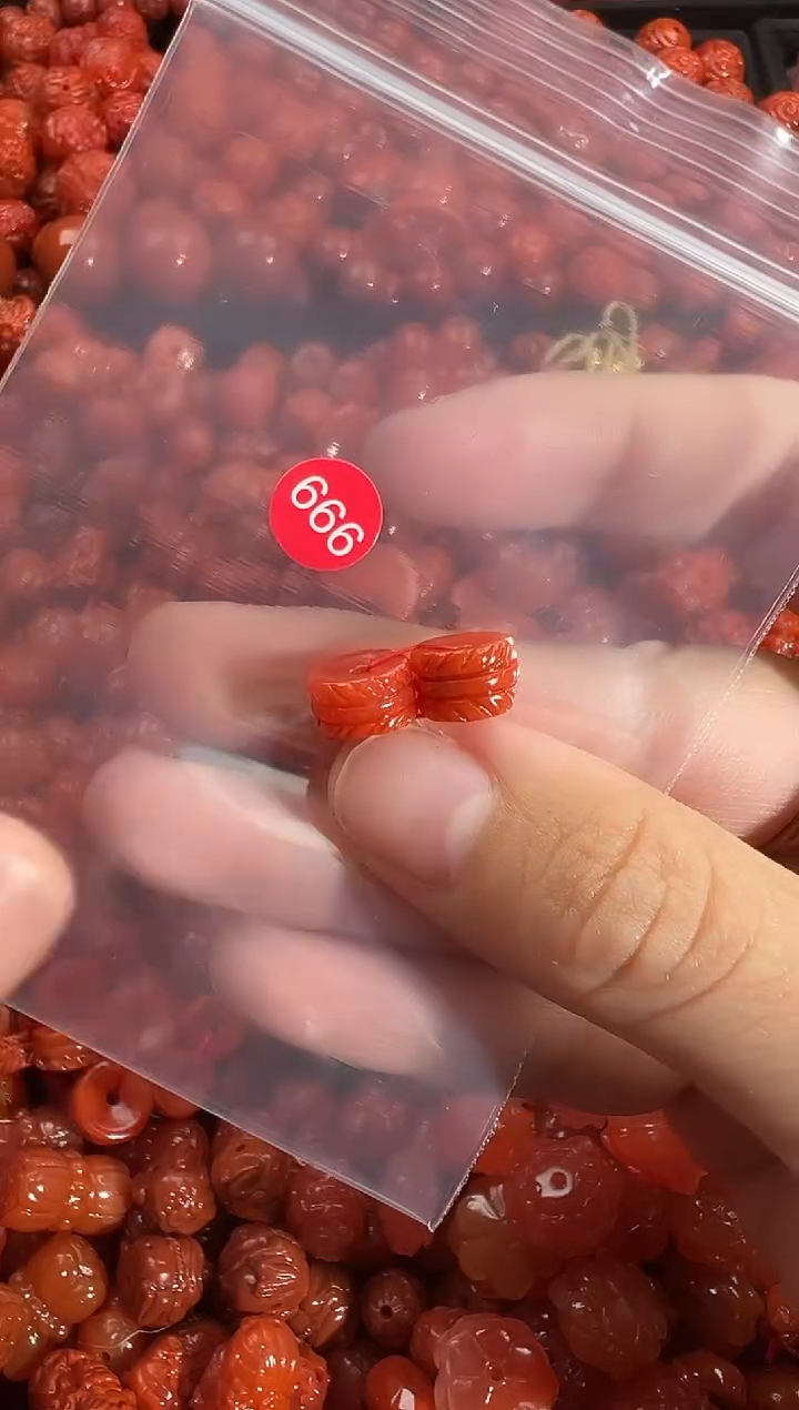 颈饰未镶嵌南红玛瑙1