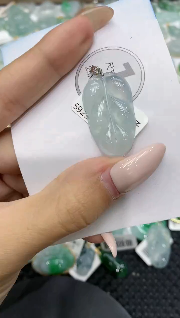 颈饰18K金镶嵌翡翠111111111111