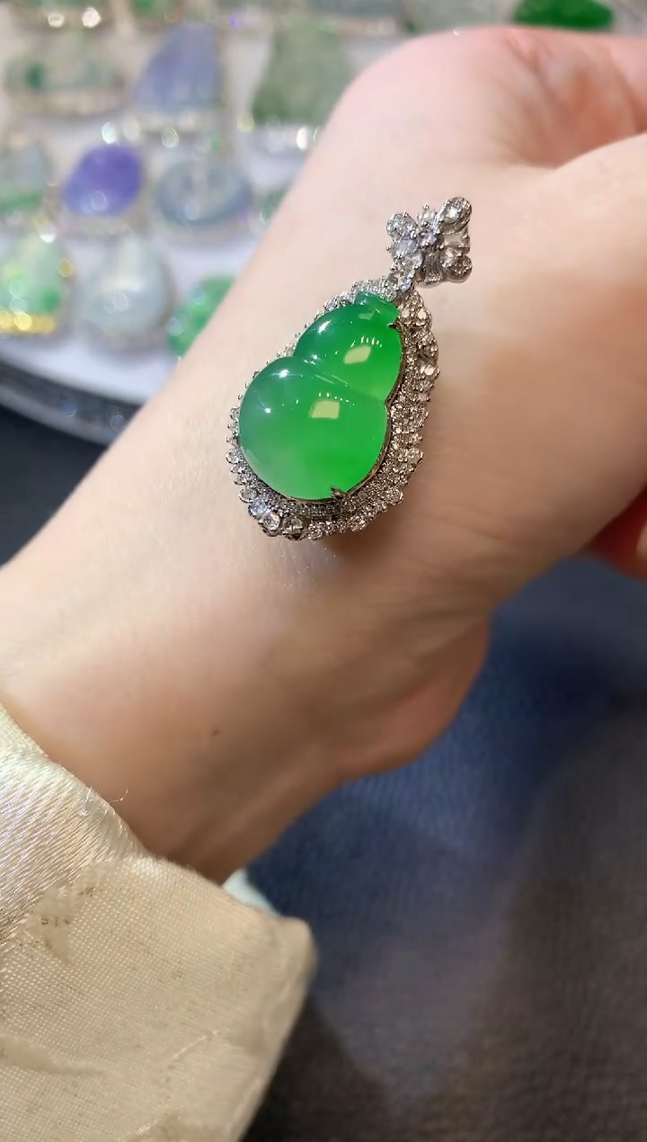 【闪购商品】翡翠吊坠(不含链)18K金镶嵌C91 