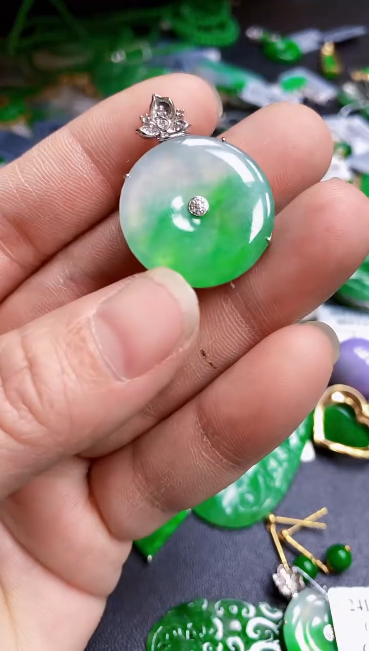 【闪购商品】翡翠颈饰未镶嵌吊坠