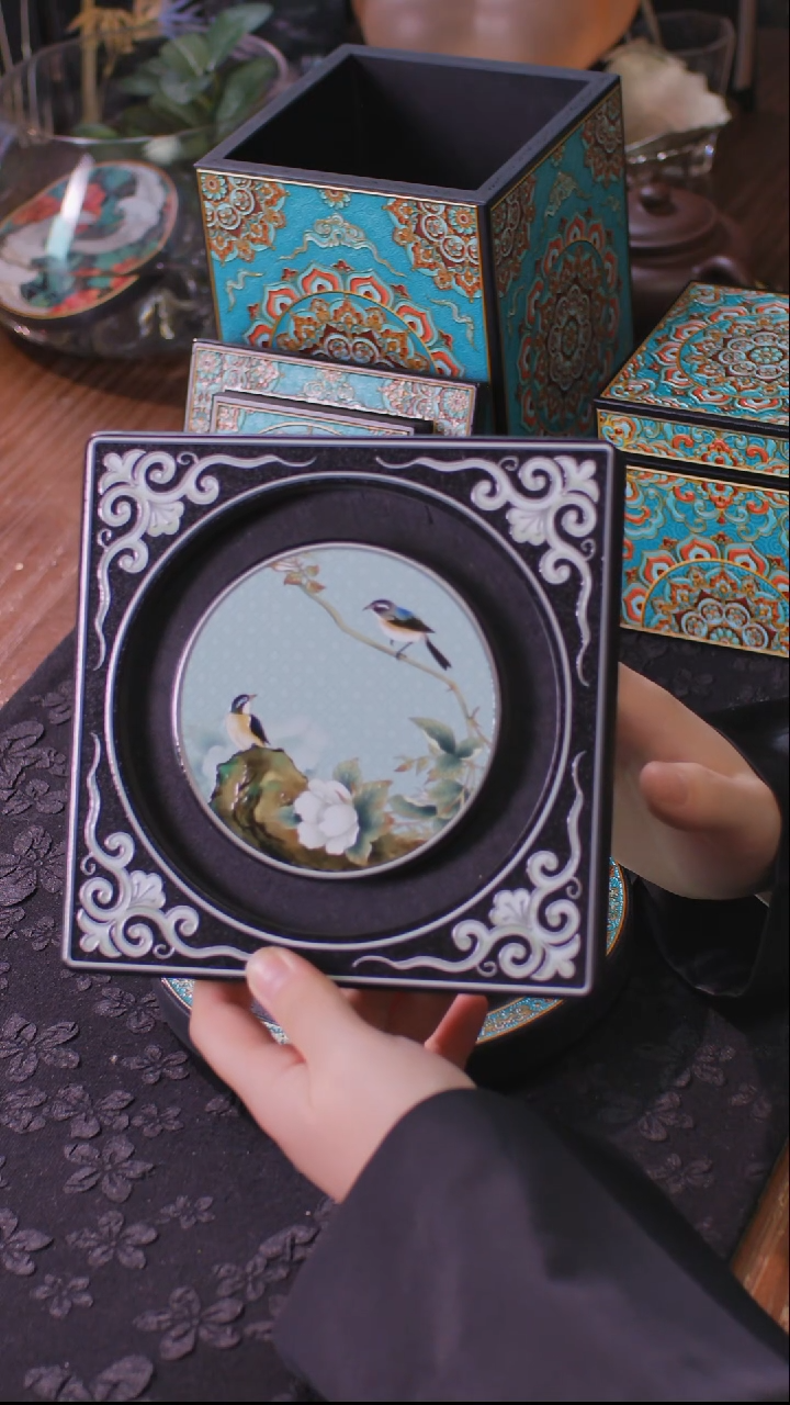 自**在壹藏贰宝青色花鸟图案小壶承