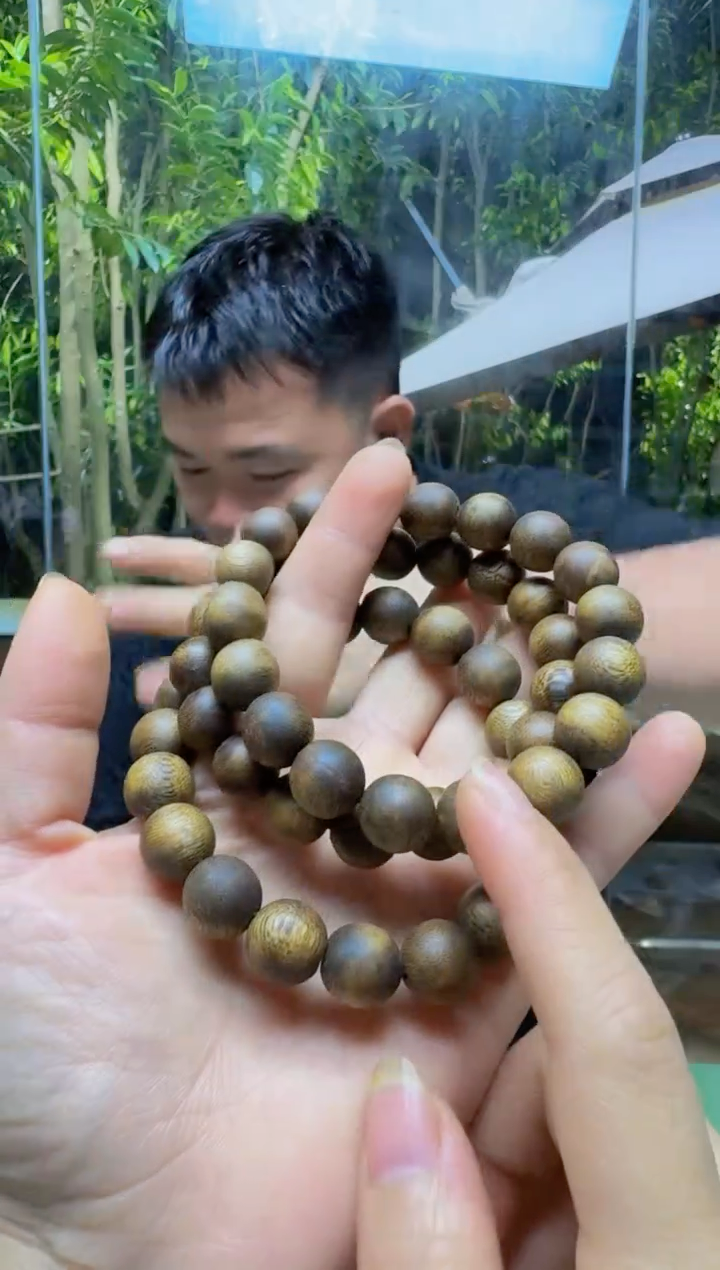 沉香碎屑沉香➕透顶绿圆珠1.2*10多样性发1