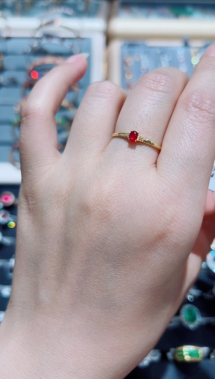 戒指18K金镶嵌红宝石·