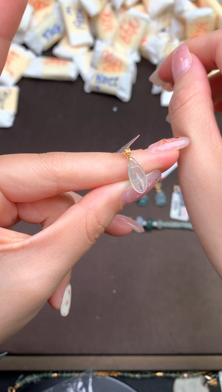 【闪购商品】翡翠颈饰18K金镶嵌 — 