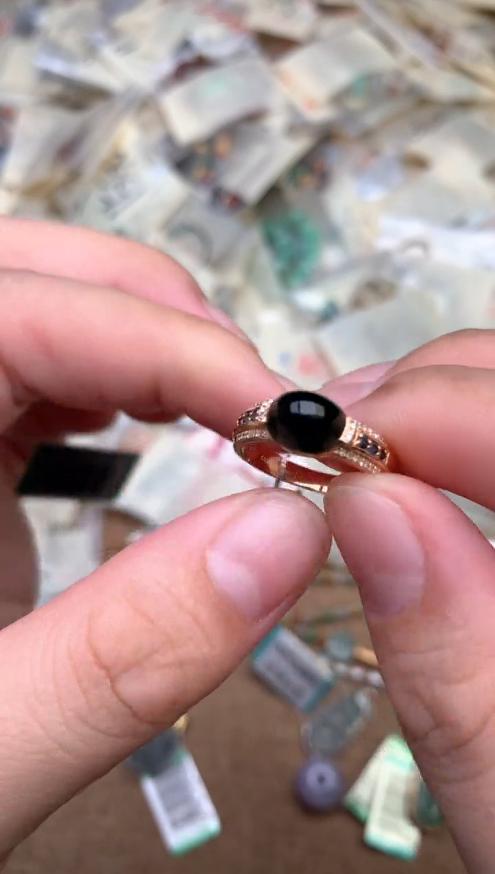 18K金镶嵌挂件翡翠13圈