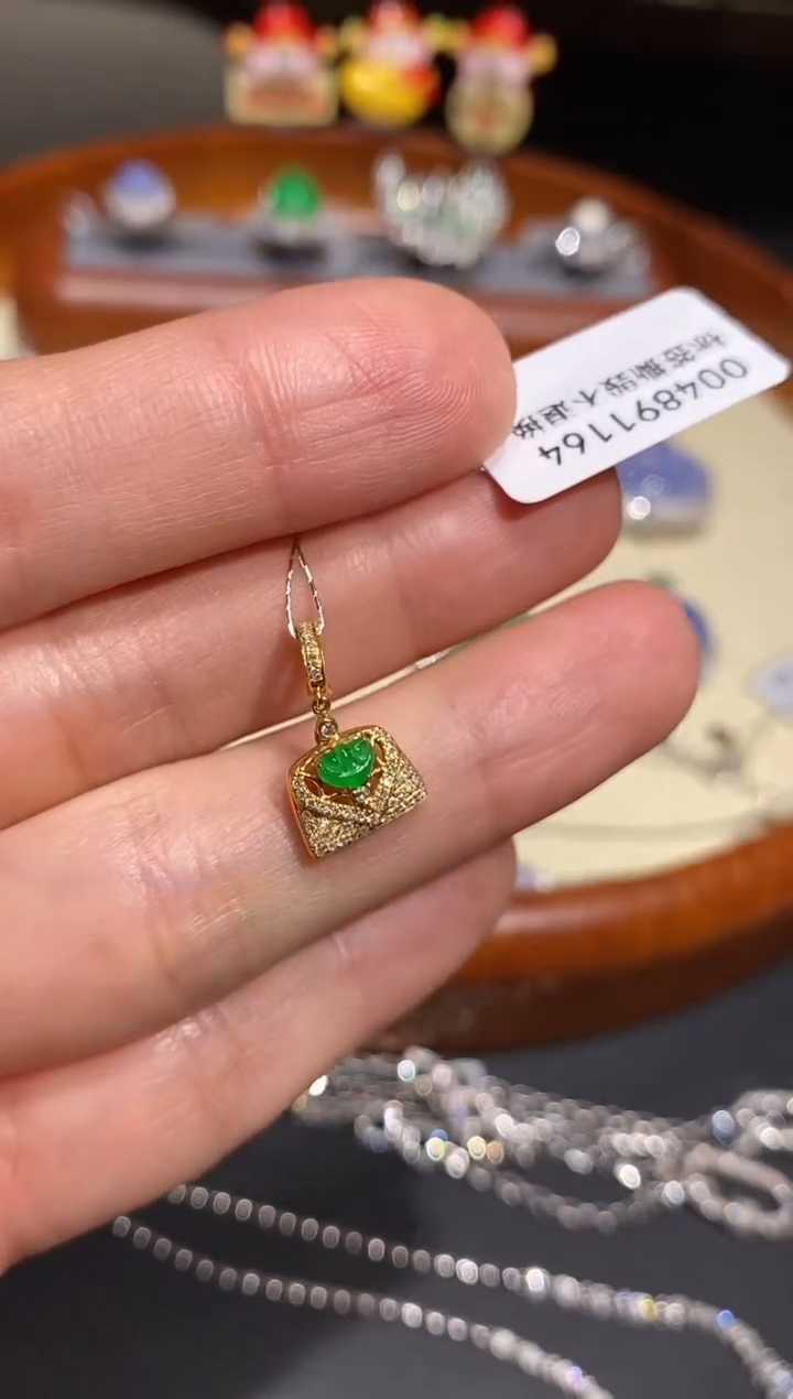 【闪购商品】翡翠颈饰18K金镶嵌吊坠